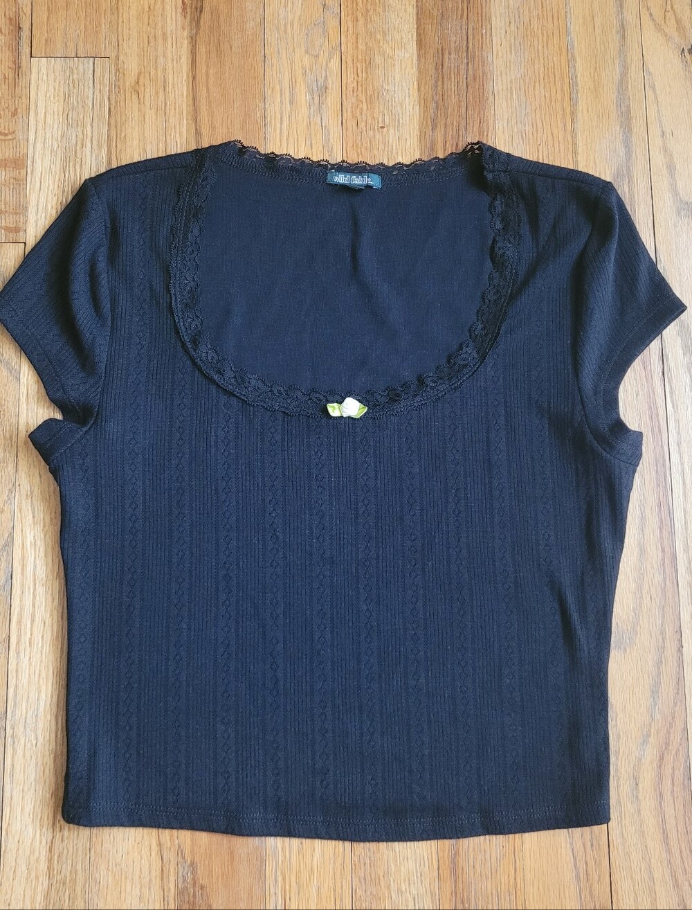 Wild Fable Black Lace-Trim Rose Short Sleeve Tee Size Medium NWOT boho Summer